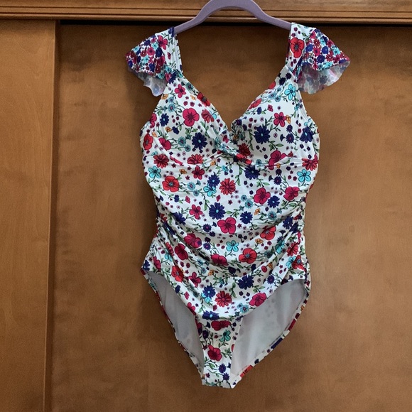 Brand new Liz Claiborne women’s swimsuit. - Picture 2 of 3